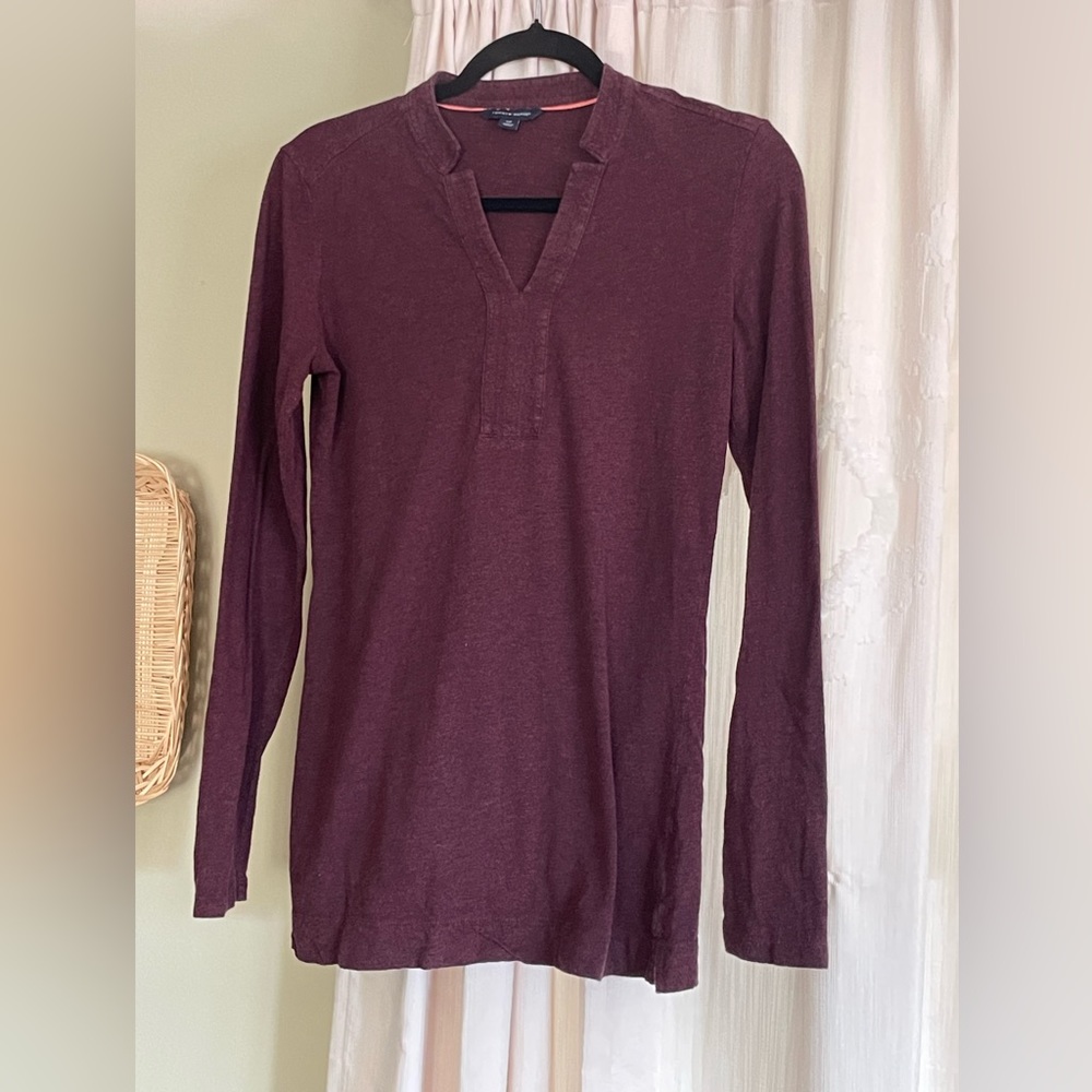 Tommy Hilfiger women’s size small, long sleeve burgundy, V-neck shirt y2k